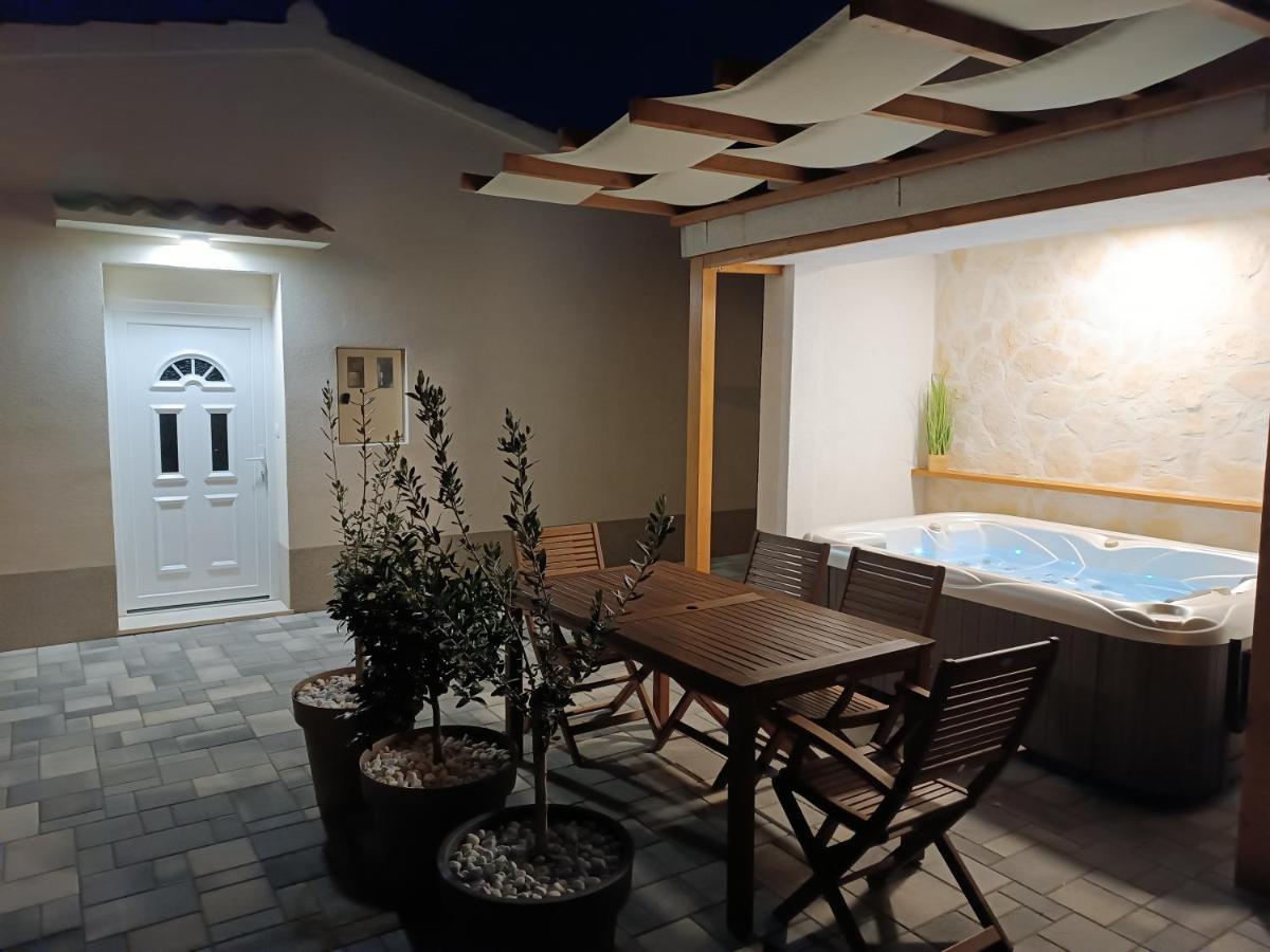 Tonina - House With Terrace, Jacuzzi, Free Parking Split Exterior foto