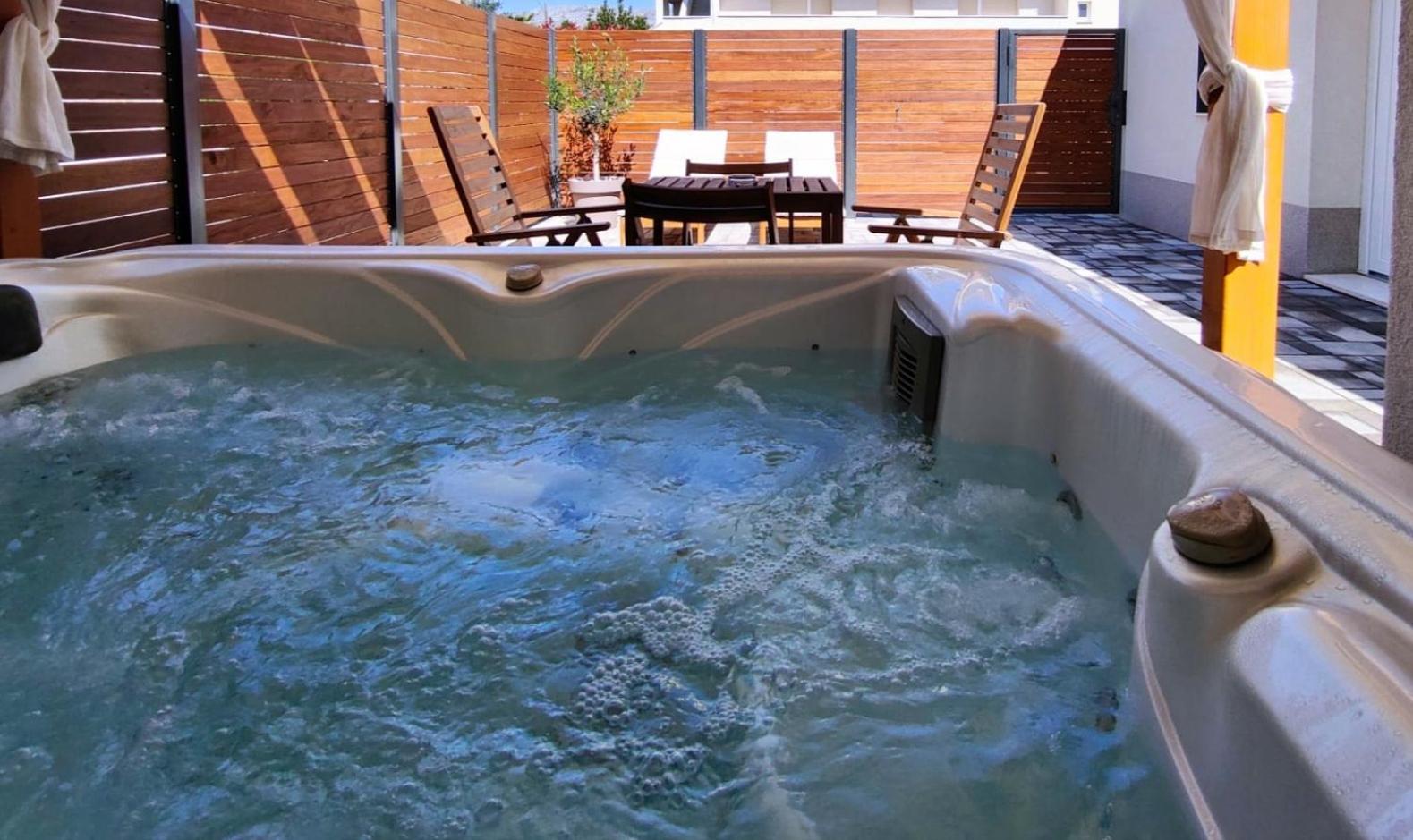 Tonina - House With Terrace, Jacuzzi, Free Parking Split Exterior foto